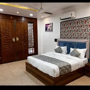 Hotel Rajmahal Suits